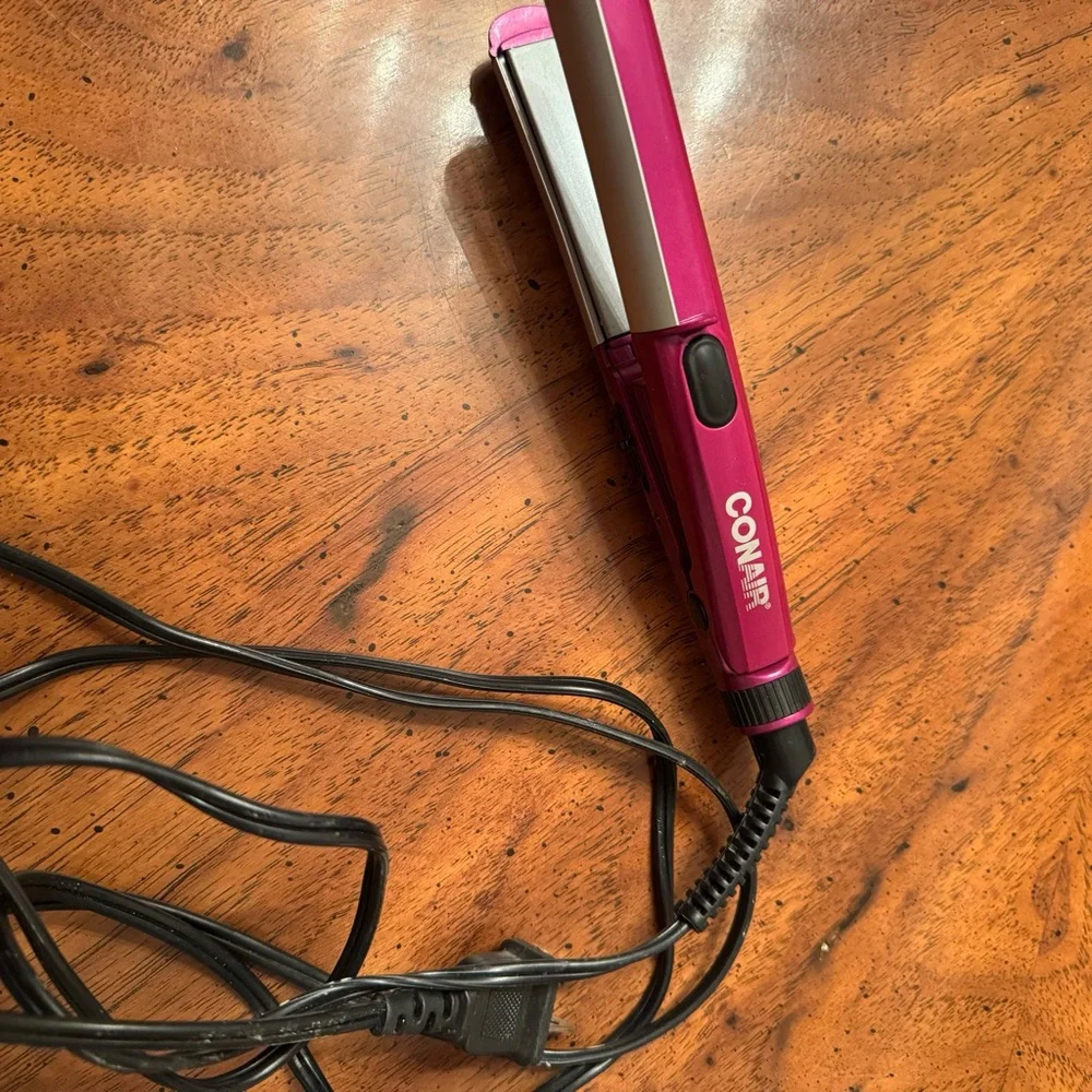 Conair mini 1/2” ceramic flat iron